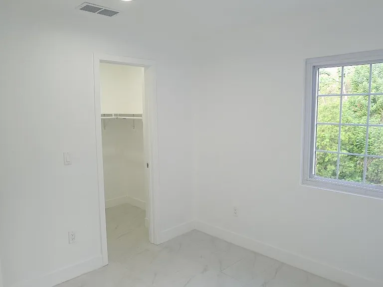 2623 E Maureen St — Photo 32