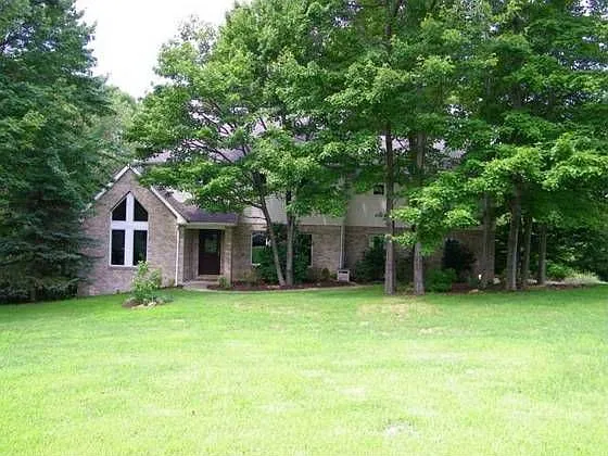 124 Hickory Dr photo 1