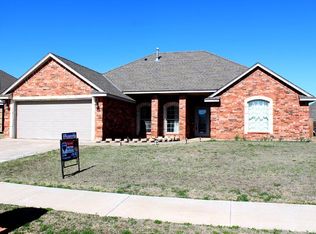 2215 SW 54th St, Lawton, OK 73505
