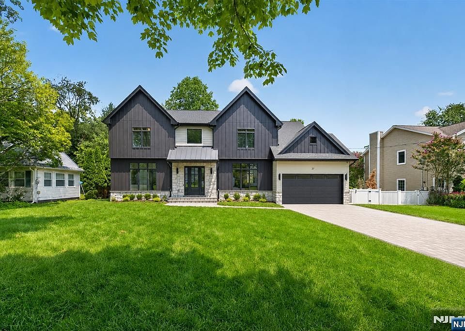 1st image of 27 Crestwood Dr