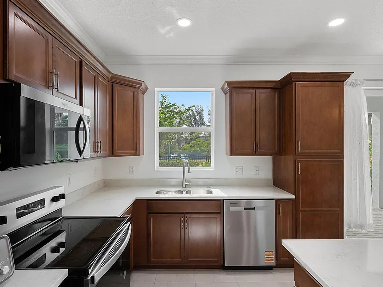 4574 Longwood Lake Sq — Photo 6