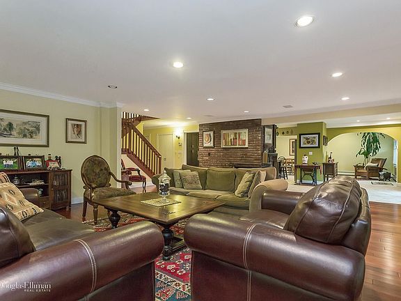 5th image of 26 Pebble Ln