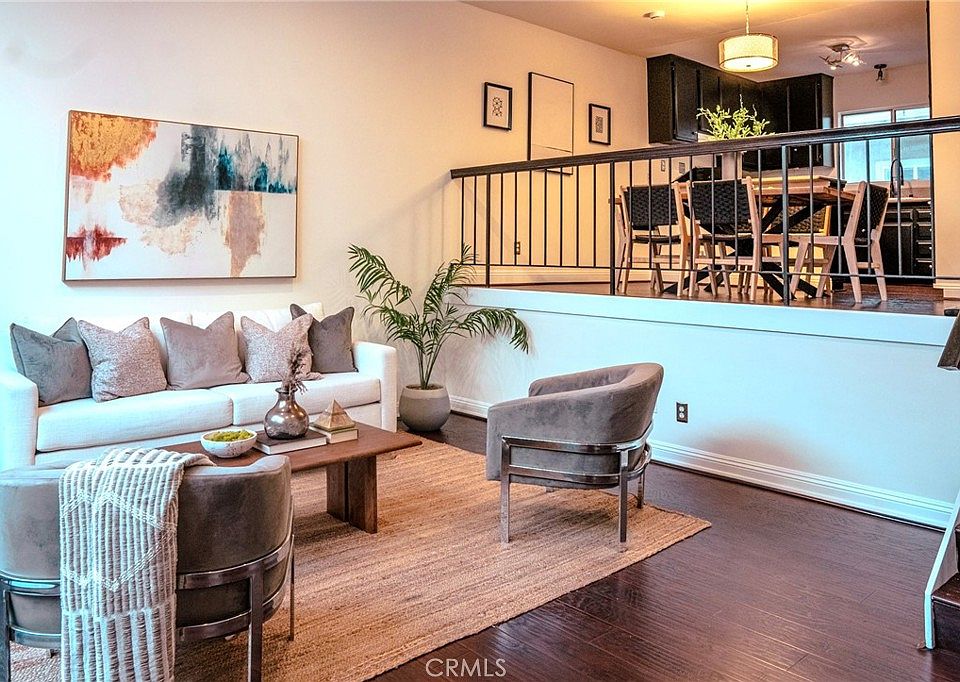 1st image of 14144 Burbank Blvd Unit 2