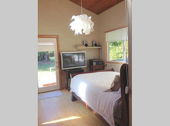 3rd image of 15915 115th Ave SW #A