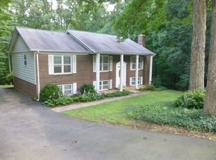 9810 Montyville Dr, Manassas, VA