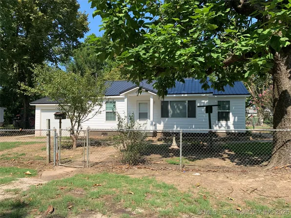 307 W Cherokee St, Gans, OK 74936