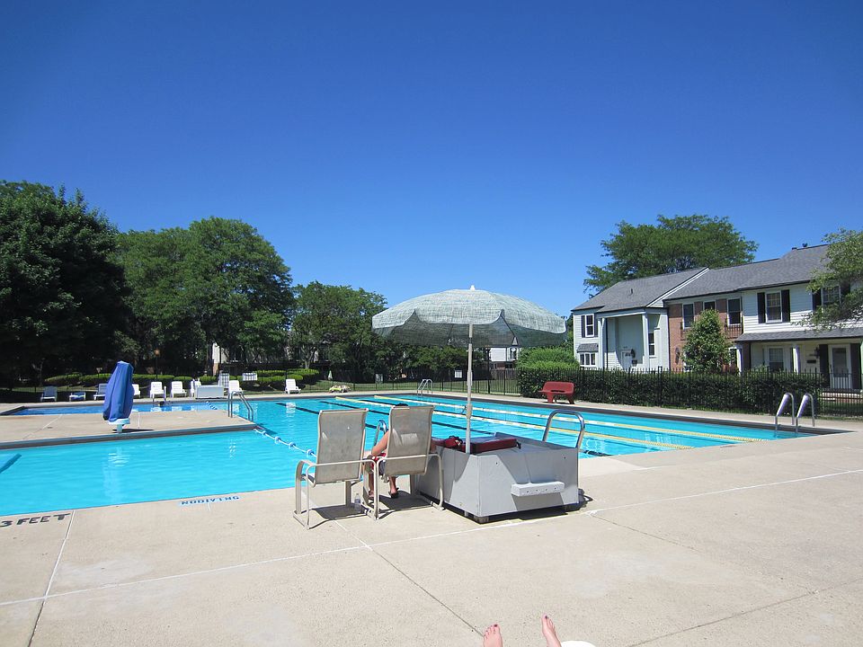 1st image of 3474 Burbank Dr