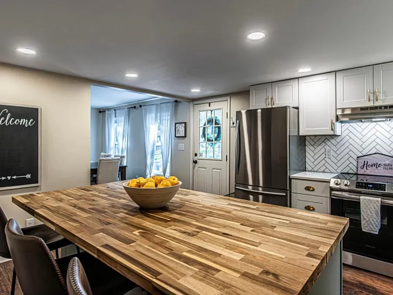 22 Mulberry St — Photo 16
