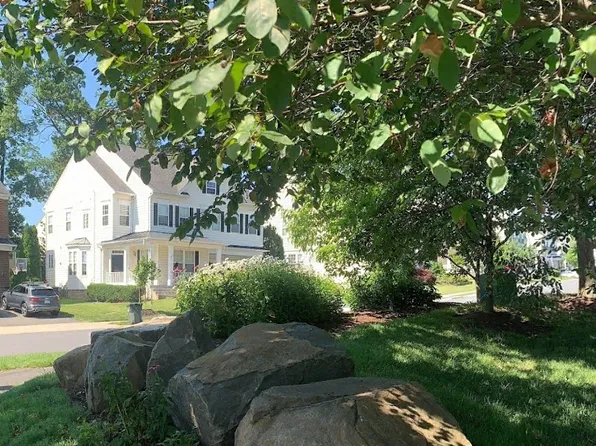 42573 Regal Wood Dr, Ashburn, VA 20148