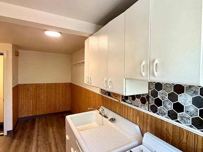 446 N Duke St #2F — Photo 11