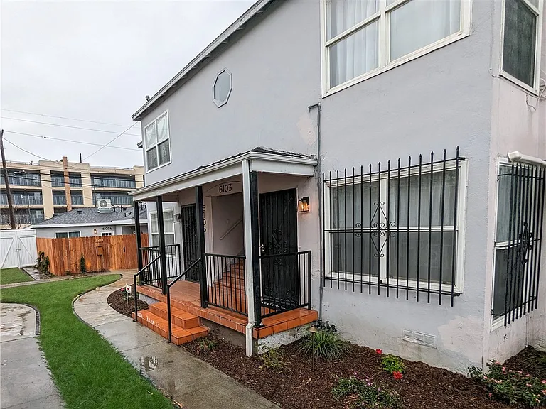 6101 S Hobart Blvd — Photo 13