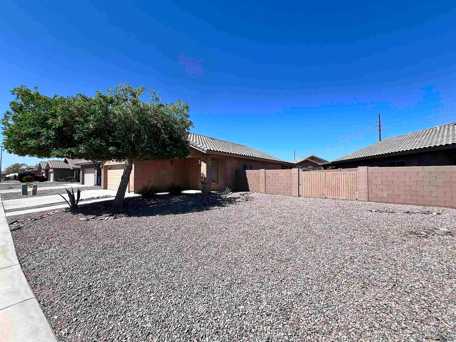 3 bed, 2.0 bath, 1413 sqft, $1,500 — Photo 3