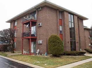 15820 Terrace Dr #R02, Oak Forest, IL 60452