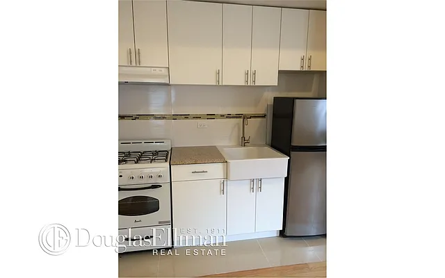 Rented by Douglas Elliman | media 17