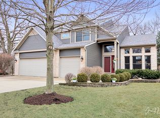 666 Wood Creek Dr, Antioch, IL