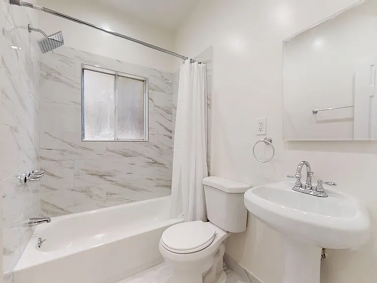 Loma Drive Apartments — Photo 9