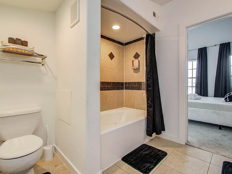 2216 Chenevert St #16 — Photo 17