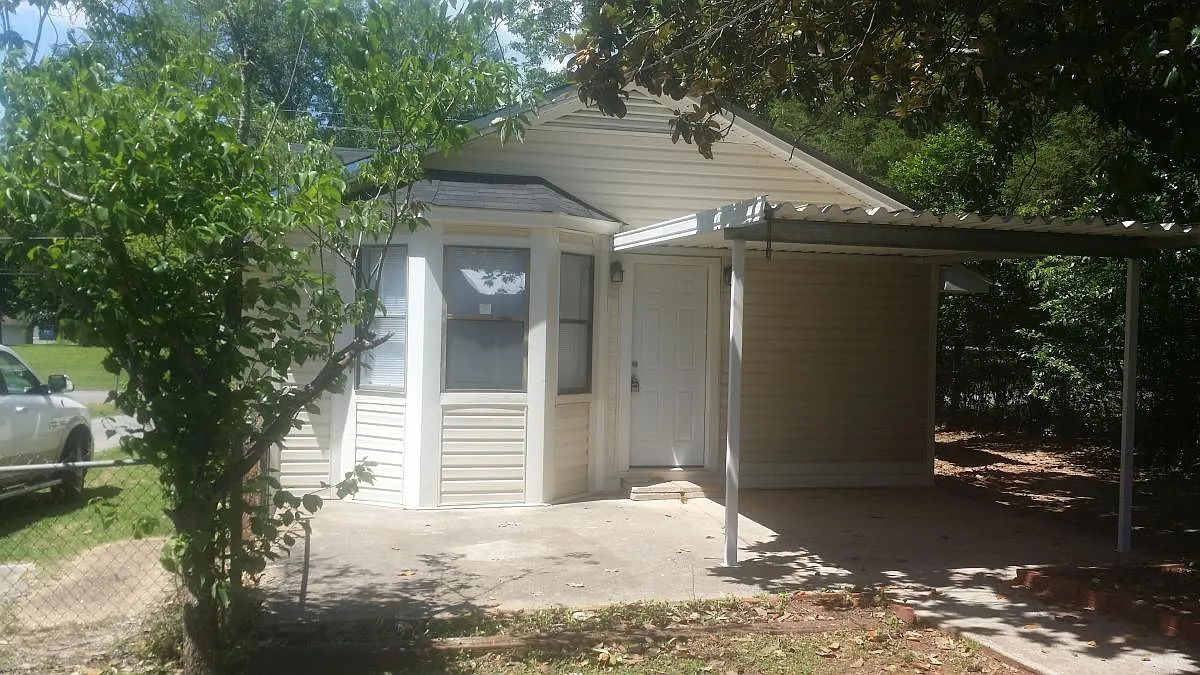fenced and shaded back yard - 5920 Warrior River Rd