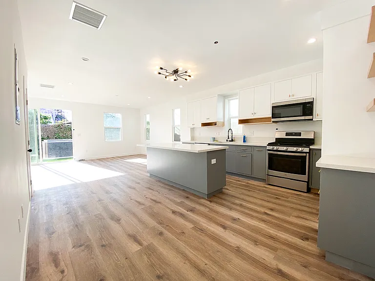 3003 S Cloverdale Ave — Photo 3