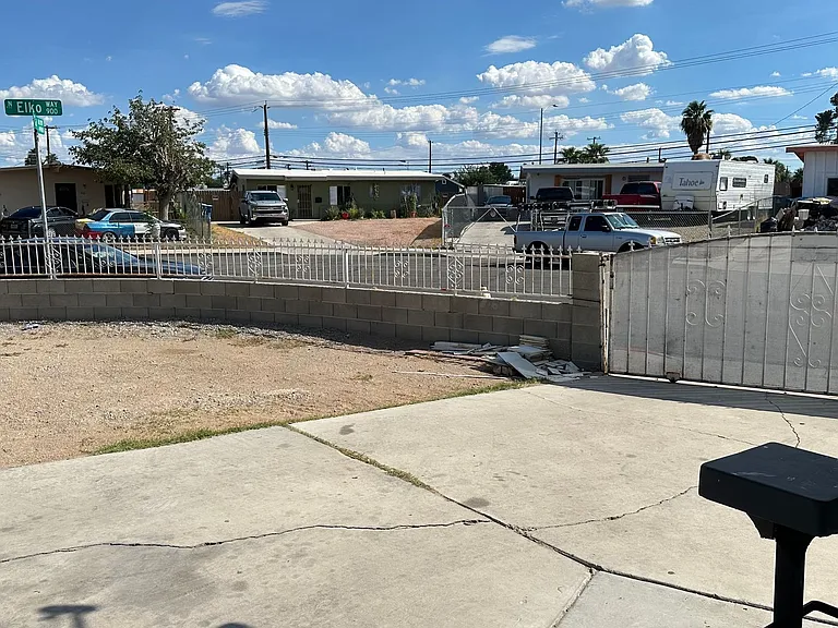 901 Elko Way — Photo 1