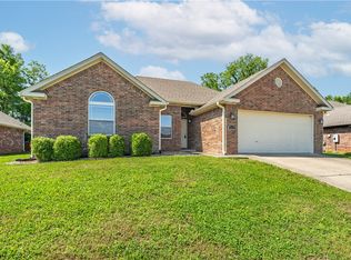 3525 W Lonoke Dr, Fayetteville, AR 72704