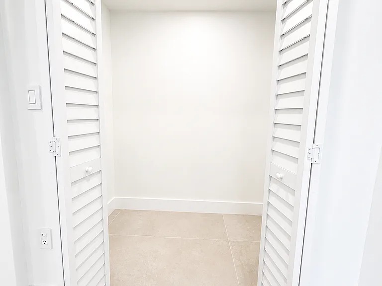 closet 1