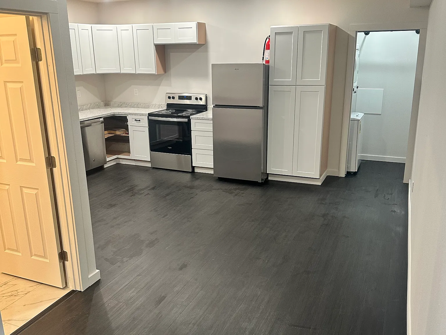 Studio, 300 sqft, $1,000 — Photo 4