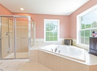 26 Beehive Ln, Flemington, NJ 08822