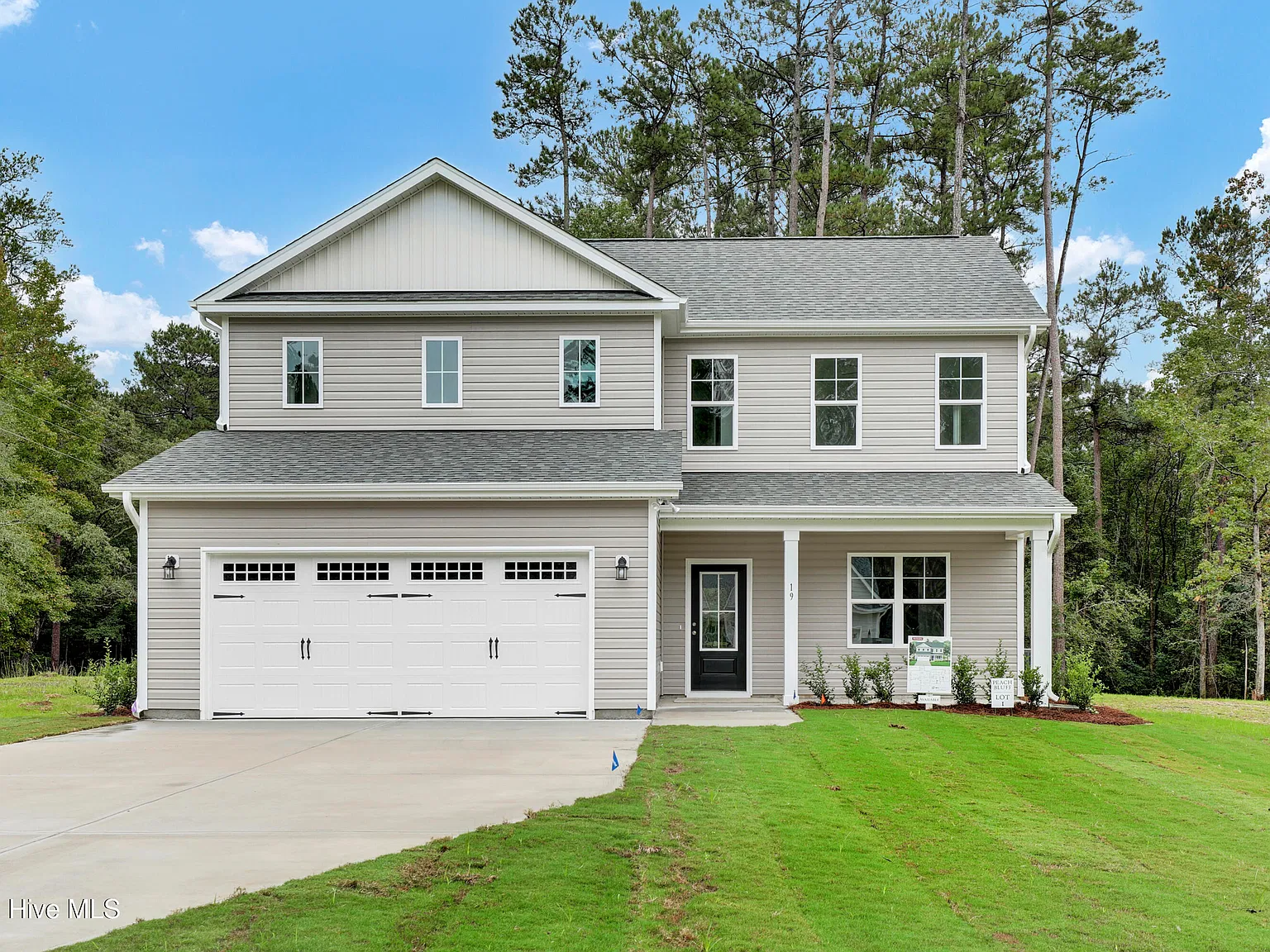4 bed, 2.5 bath, 2002 sqft, $2,600 — Photo 1