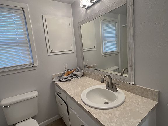 3rd image of 1538 Daly Dr