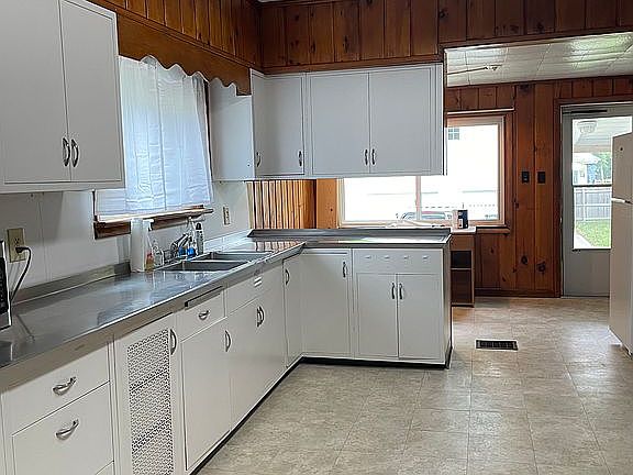 2nd image of 222 Beecher Ave