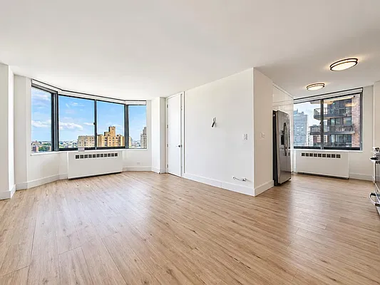 Living room, photo 2