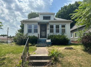 1526 6th St, Rock Island, IL 61201