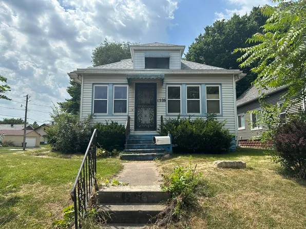 1526 6th St, Rock Island, IL 61201