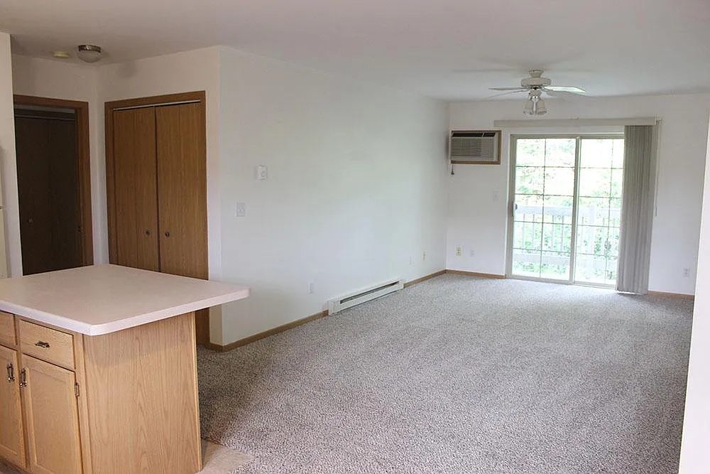 2 bed, 1.5 bath, $850 — Photo 4