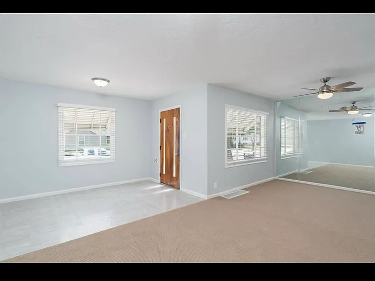 1212 E Clark St — Photo 2