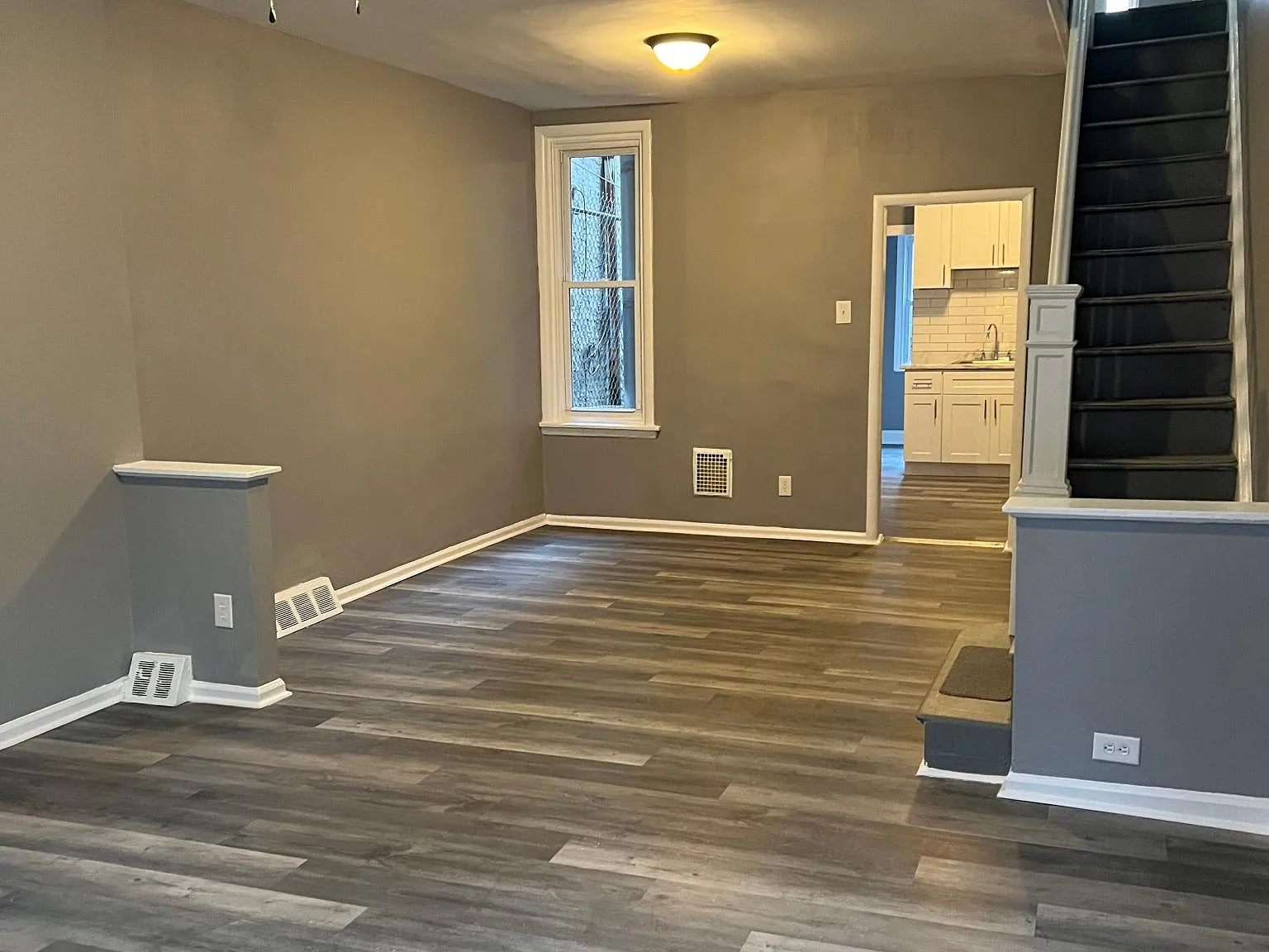 3 bed, 1.5 bath, 1100 sqft, $1,700 — Photo 2