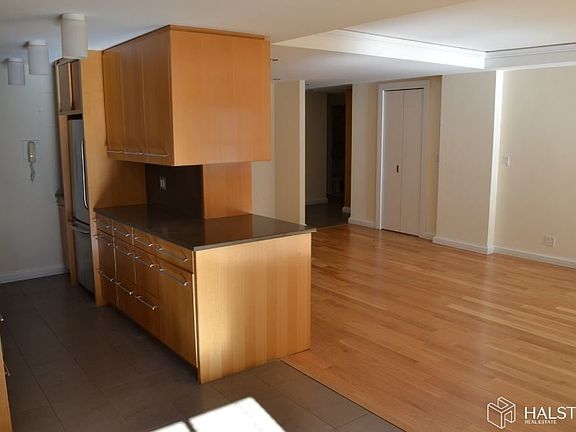 5th image of 60 W 57th St APT 12L