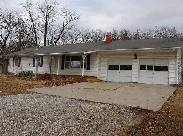 929 E Shag Bark Dr, Chillicothe, MO 64601