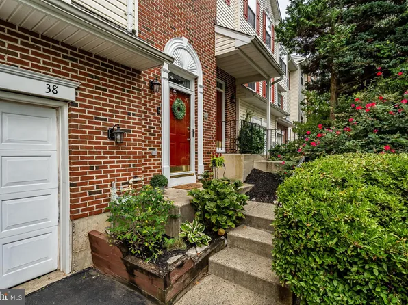 38 Graymont Cir, Collegeville, PA 19426