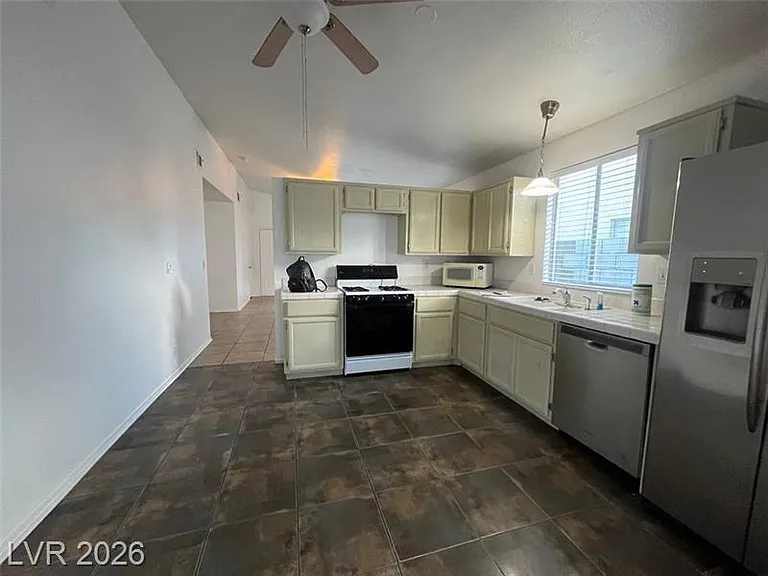 3657 Lucky Horseshoe Ct — Photo 4