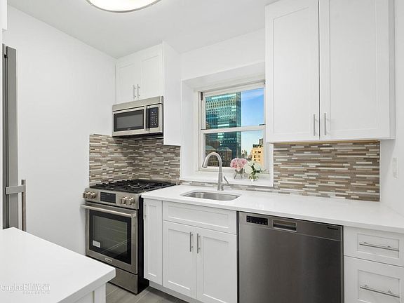 2nd image of 159 W 53rd St APT 26B