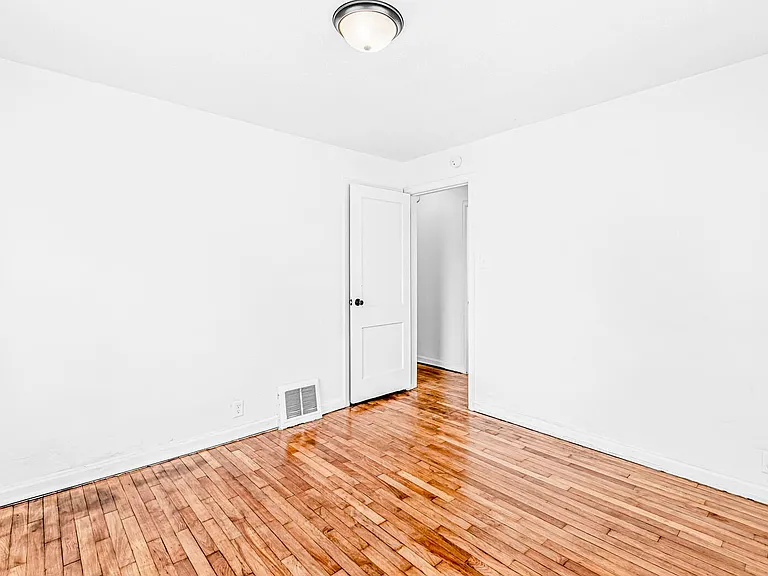 446 S Sheridan St — Photo 10
