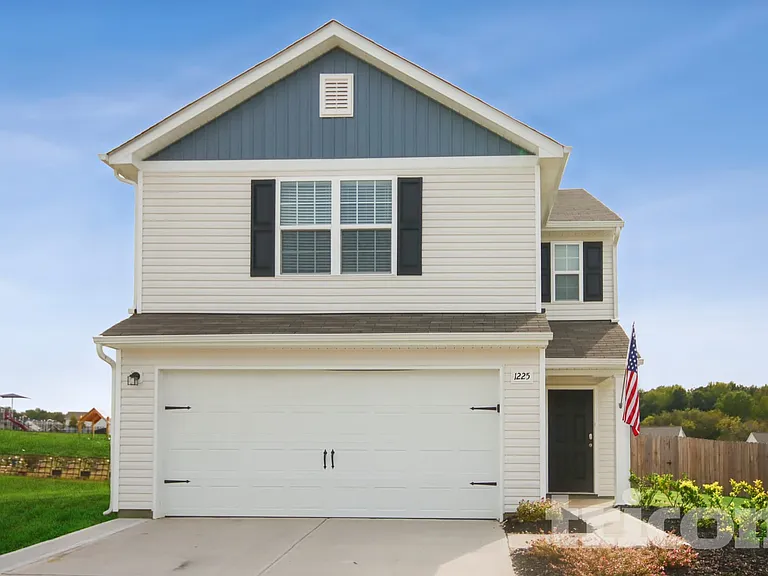 1225 Standing Oak Dr — Photo 1