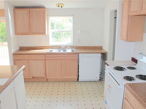 5th image of 15707 83rd Ave E