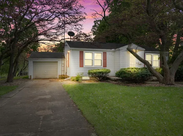 303 E Franklin St, Carlock, IL 61725