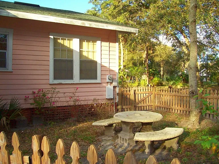 912 W Henry Ave — Photo 10
