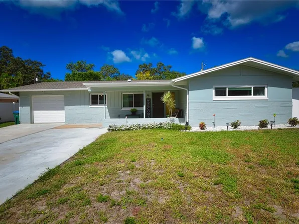 9864 Commodore Dr, Seminole, FL 33776