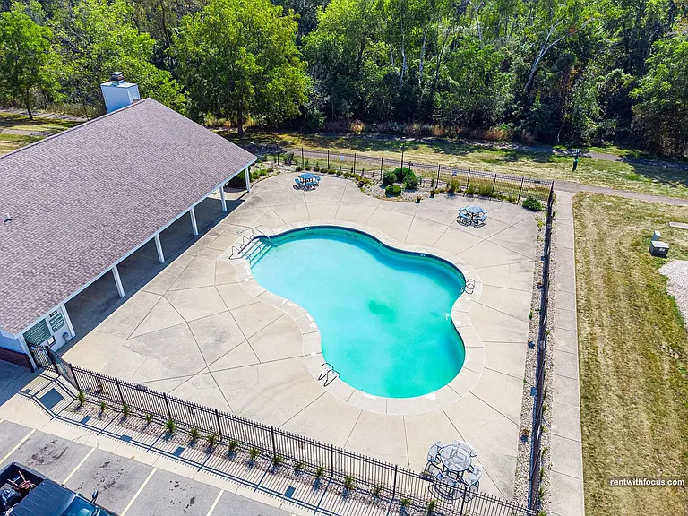 335-339 407 Southtowne Dr — Photo 19