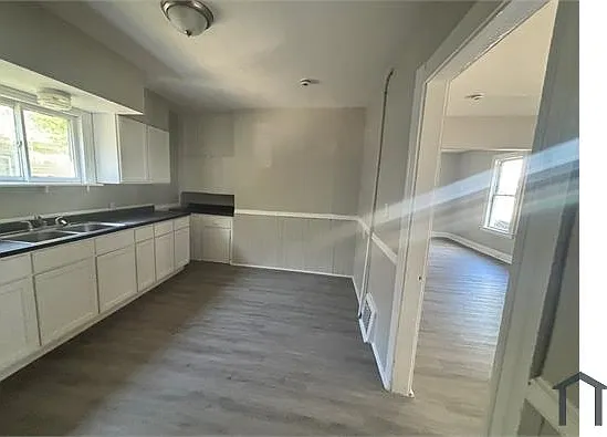 323 W 25th St — Photo 9